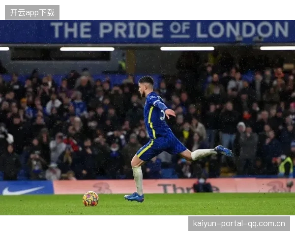 背身回做转身抽射：解锁西汉姆前锋的致胜瞬间与训练秘钥